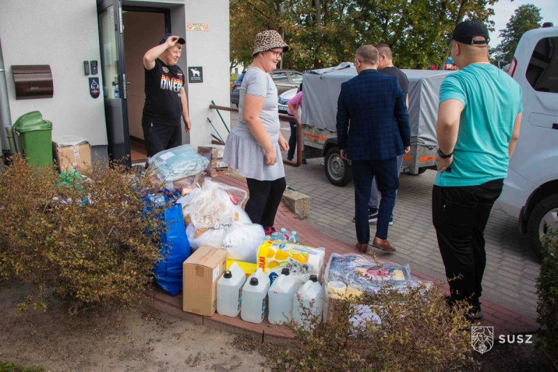 Zbiórka darów dla powodzian - załadunek