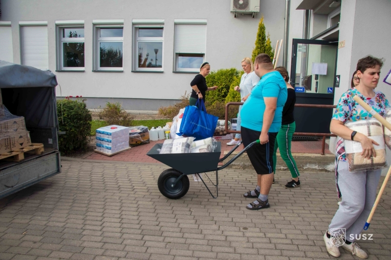 Zbiórka darów dla powodzian - załadunek